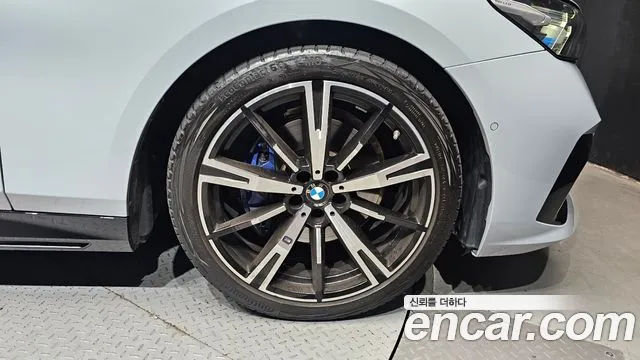 BMW 5 серии 2024 thumb 12