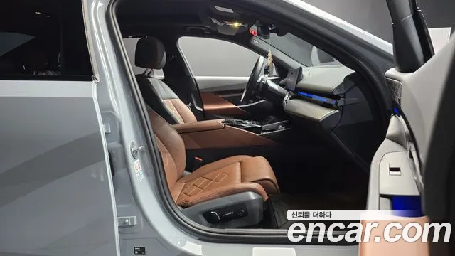 BMW 5 серии 2024 thumb 9