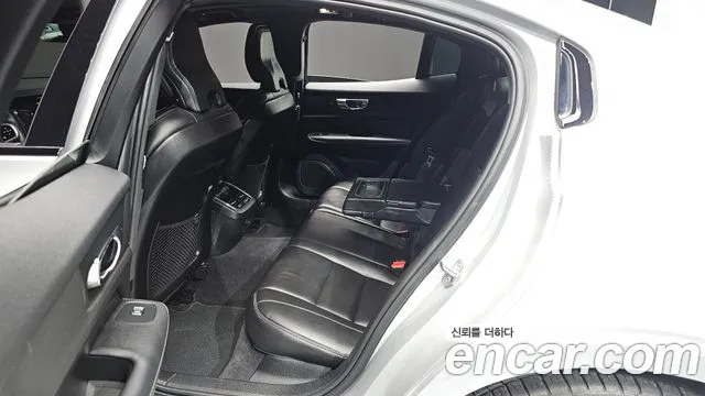 Volvo S60 2022 thumb 11
