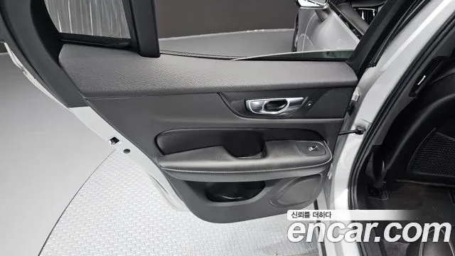 Volvo S60 2022 thumb 3