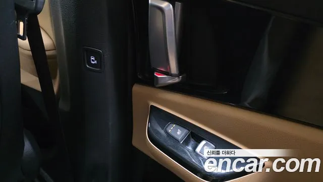 Kia Carnival 2021 thumb 10