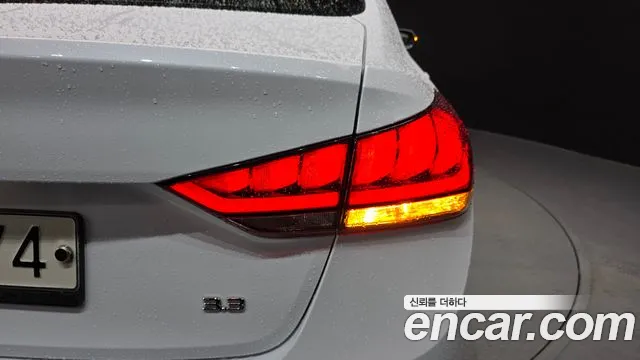 Genesis G80 2018 thumb 3