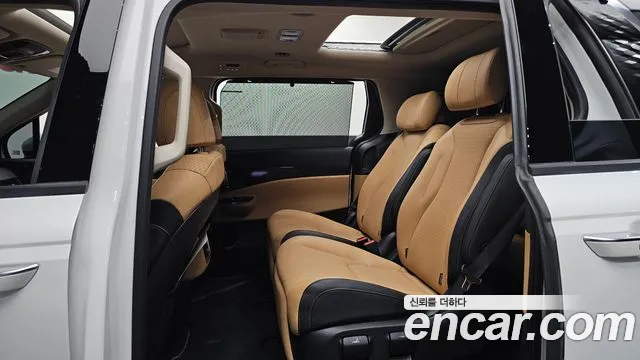 Kia Carnival 2023 thumb 6