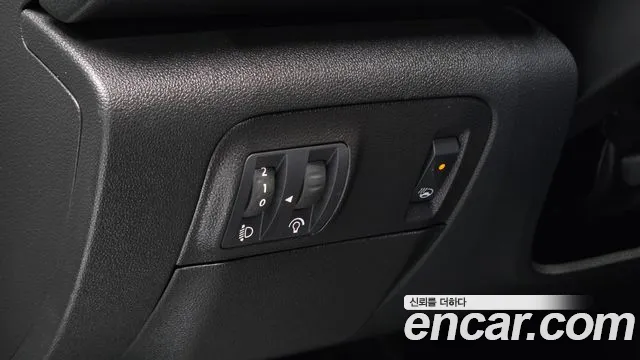 Renault SM6 2019 thumb 11
