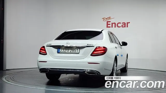 Mercedes-Benz E-Class 2018 thumb 6