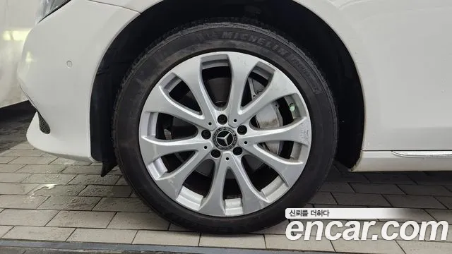 Mercedes-Benz E-Class 2018 thumb 3