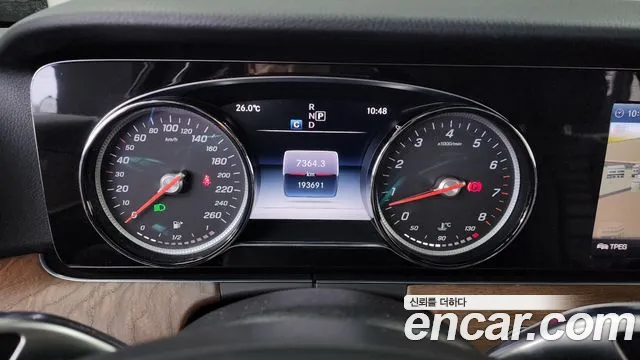 Mercedes-Benz E-Class 2018 thumb 11