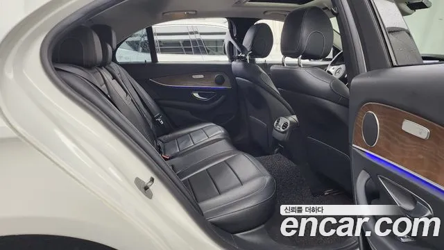 Mercedes-Benz E-Class 2018 thumb 9