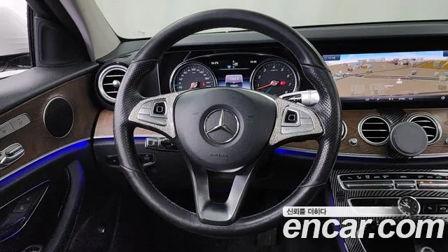 Mercedes-Benz E-Class 2018 thumb 12