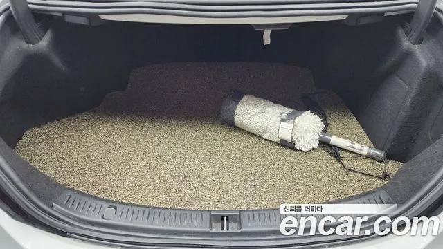 Mercedes-Benz E-Class 2018 thumb 10