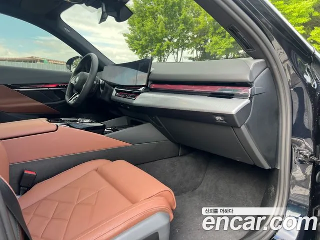 BMW 5 серии 2025 thumb 3