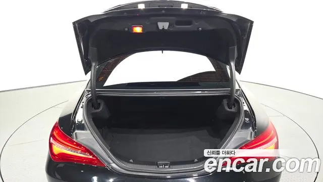 Mercedes-Benz A-Класс 2017 thumb 10