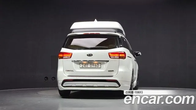 Kia Carnival 2016 thumb 9