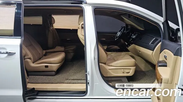 Kia Carnival 2016 thumb 5