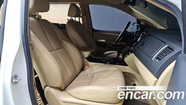Kia Carnival 2016 thumb 6