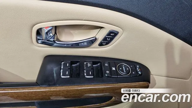 Kia Carnival 2016 thumb 7