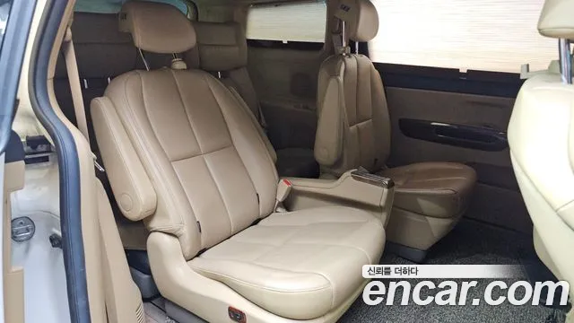 Kia Carnival 2016 thumb 12