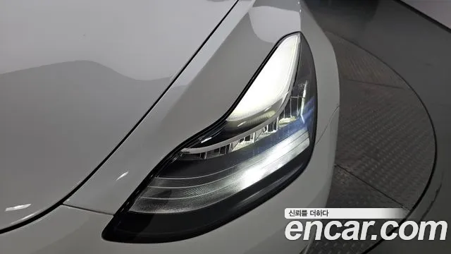 Tesla Model 3 2020 thumb 3
