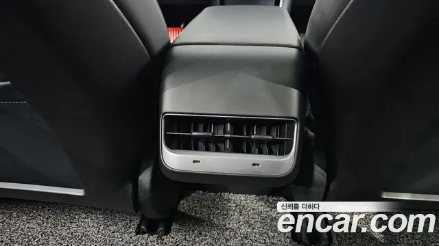 Tesla Model 3 2020 thumb 8