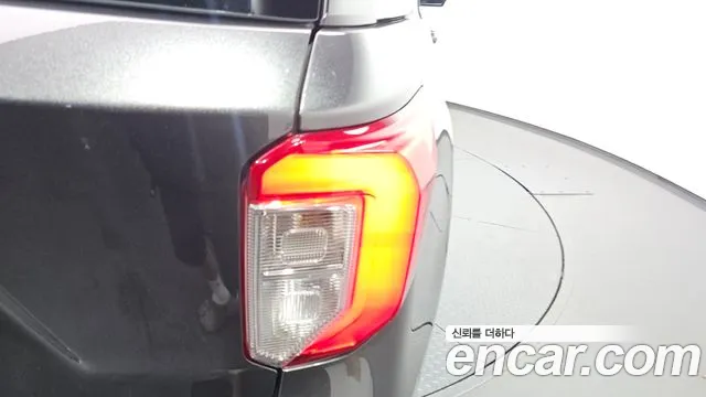 Ford Explorer 2020 thumb 9