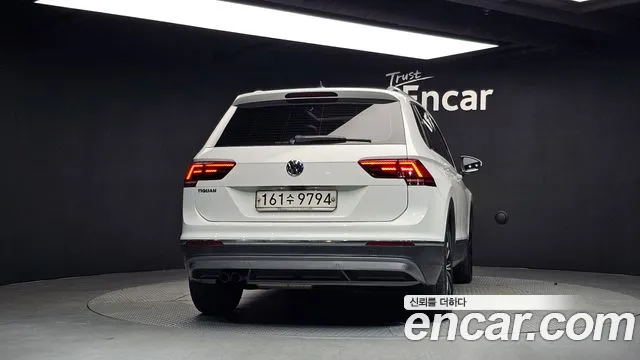 Volkswagen Tiguan 2020 thumb 2