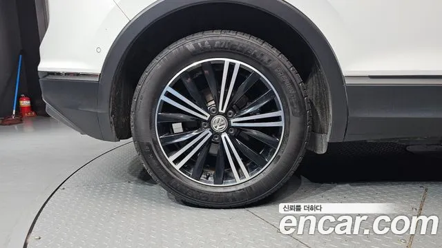 Volkswagen Tiguan 2020 thumb 8