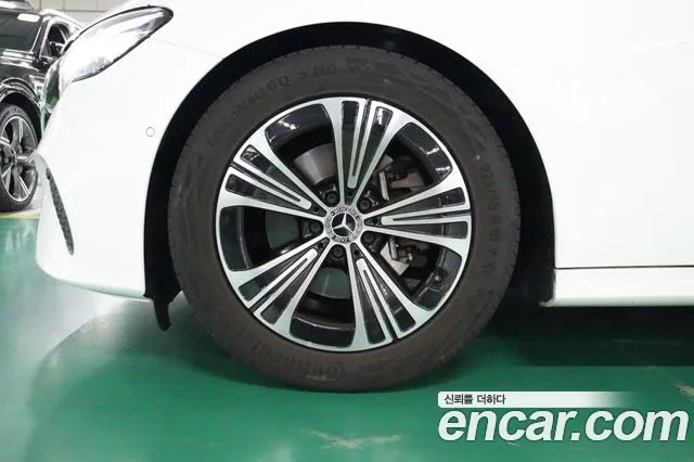 Mercedes-Benz E-Class 2024 thumb 8
