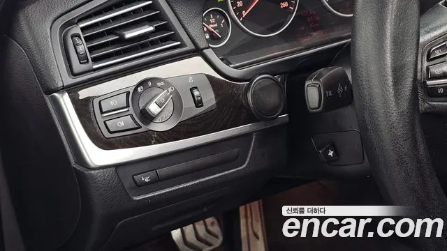 BMW 5 серии 2011 thumb 9
