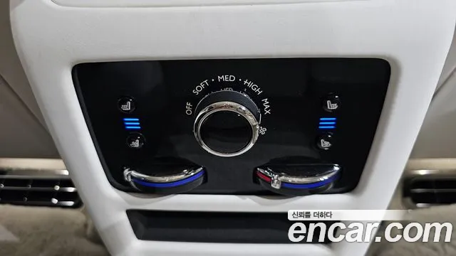 Rolls-Royce Ghost 2025 thumb 5