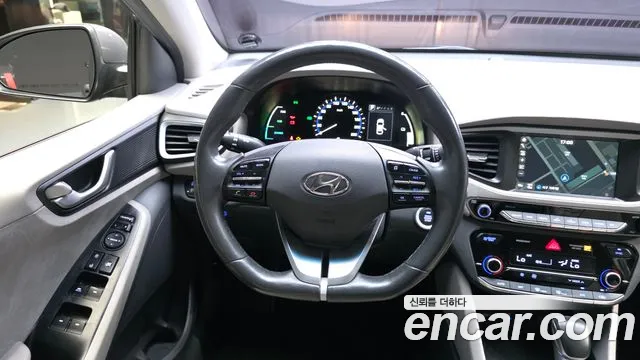 Hyundai Ioniq Hybrid 2017 thumb 2