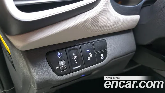 Hyundai Ioniq Hybrid 2017 thumb 3