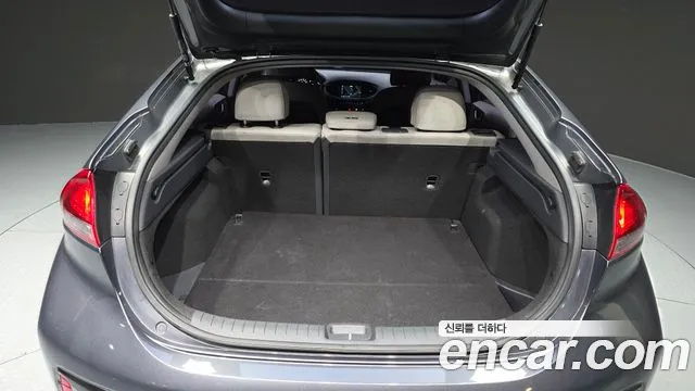 Hyundai Ioniq Hybrid 2017 thumb 12