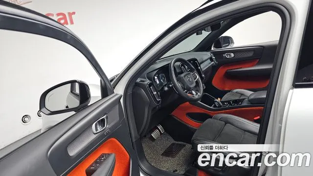 Volvo XC40 2018 thumb 11
