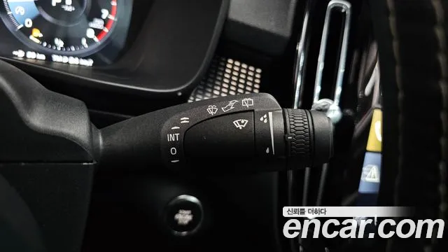 Volvo XC40 2018 thumb 10