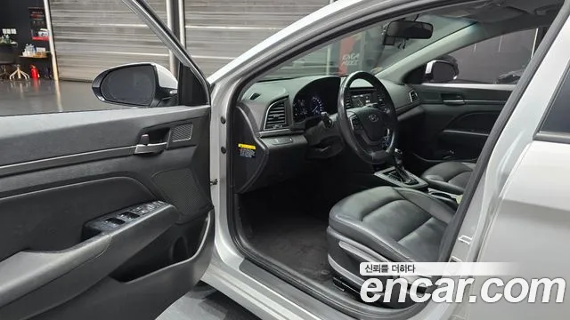 Hyundai Avante 2016 thumb 4