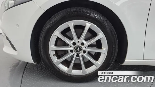Mercedes-Benz A-Class 2020 thumb 3