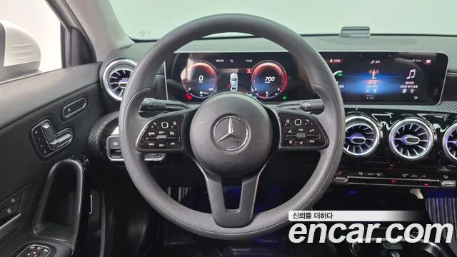 Mercedes-Benz A-Class 2020 thumb 11