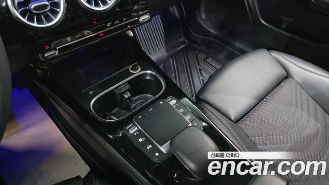 Mercedes-Benz A-Class 2020 thumb 2
