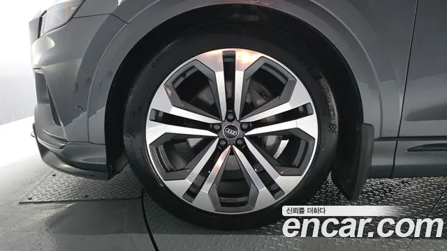 Audi Q8 2023 thumb 2