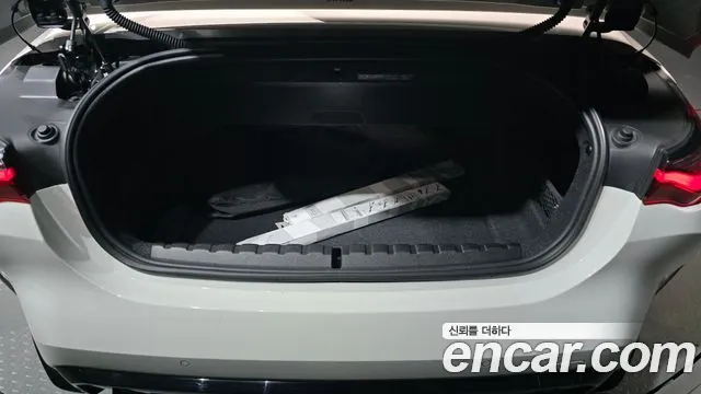 BMW M4 2022 thumb 2