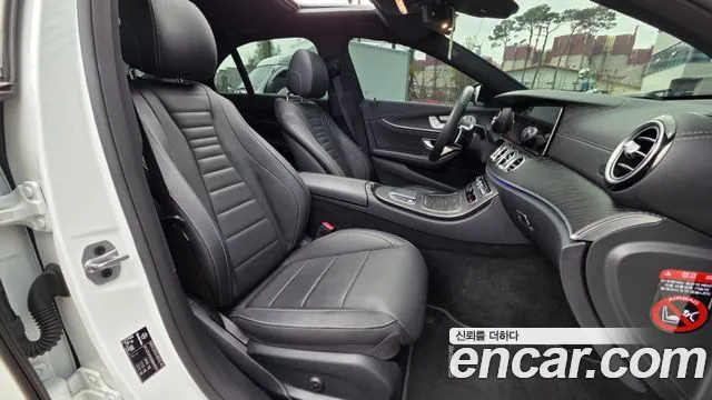 Mercedes-Benz E-Class 2022 thumb 9