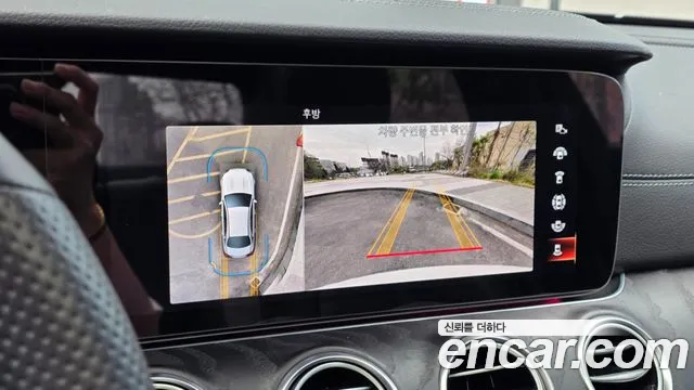 Mercedes-Benz E-Class 2022 thumb 4