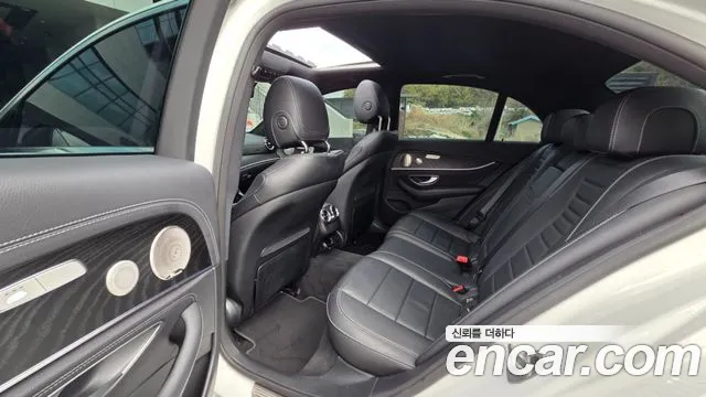Mercedes-Benz E-Class 2022 thumb 12