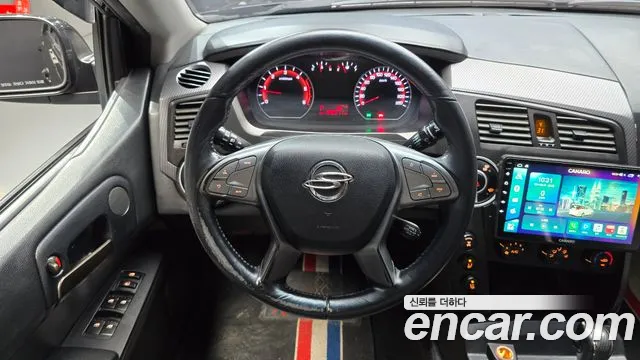 KGM Korando 2015 thumb 12