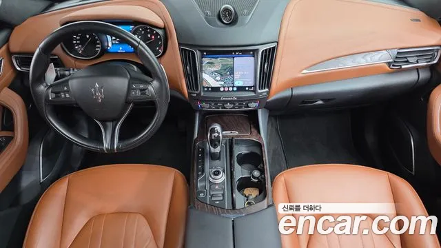 Maserati Levante 2017 thumb 9