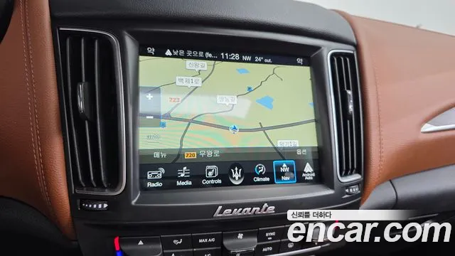 Maserati Levante 2017 thumb 5