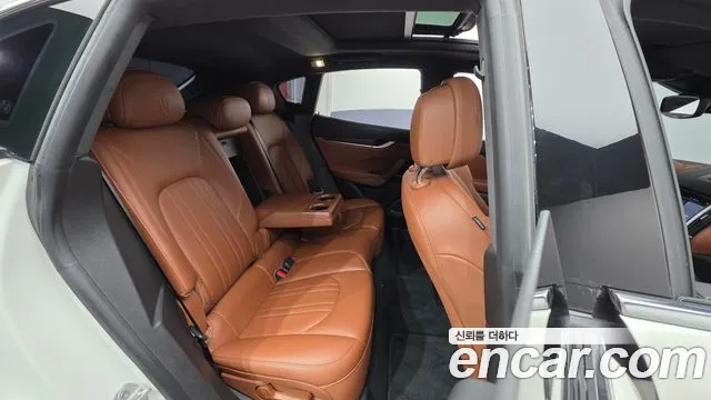 Maserati Levante 2017 thumb 12