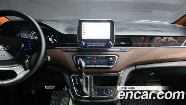 Hyundai Staria 2018 thumb 3