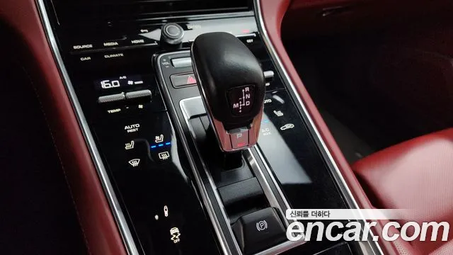 Porsche Panamera 2021 thumb 3