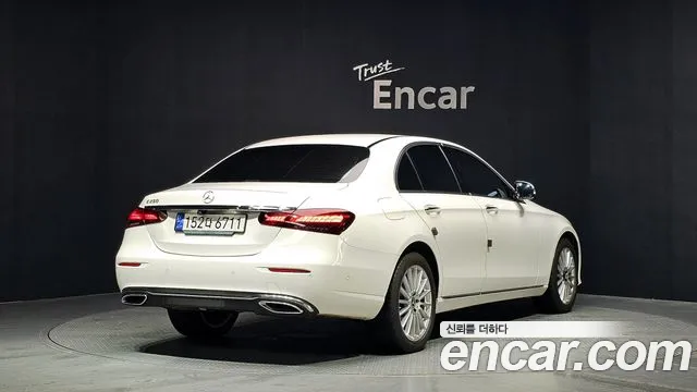 Mercedes-Benz E-Class 2023 thumb 10